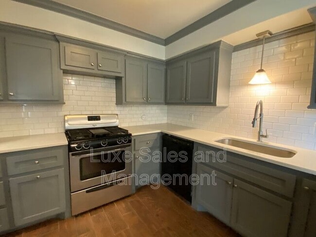 Building Photo - 910 Oak Hill Rd