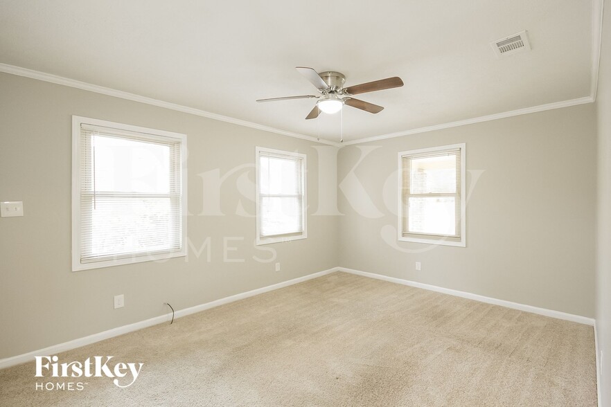 Building Photo - 7107 Willow Green Ct SW