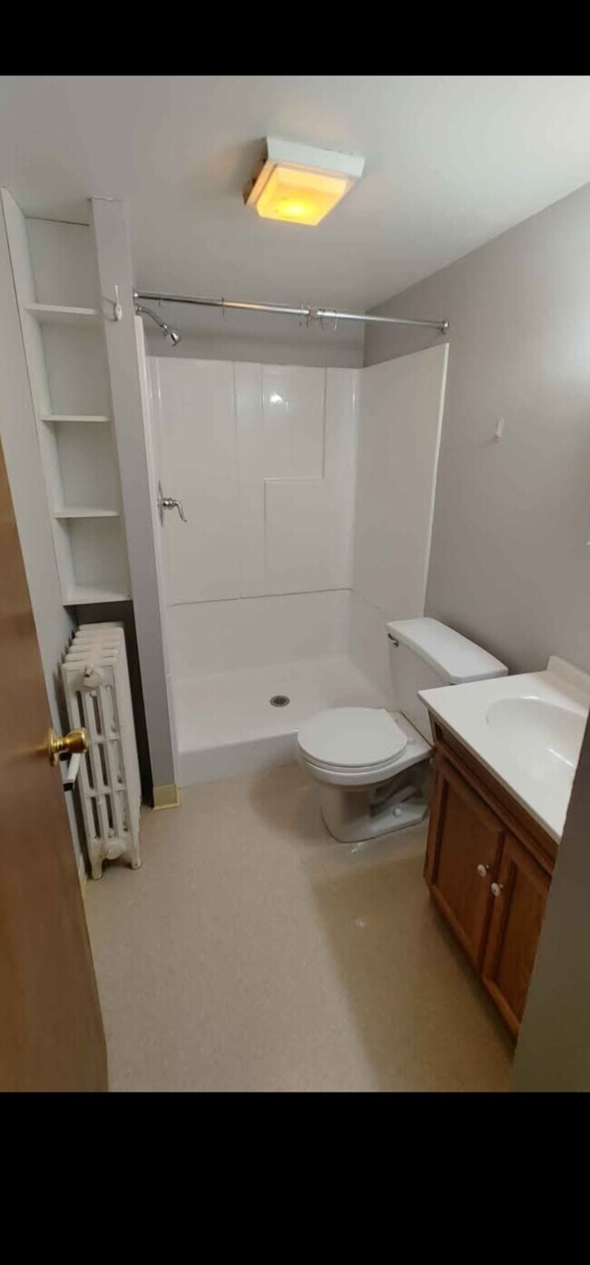 Building Photo - 46 Morton St