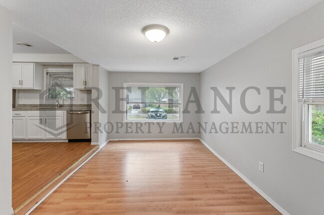 Building Photo - 1128 N Estelle St