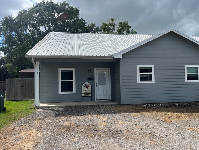 Primary Photo - 1841 Caroline Ln