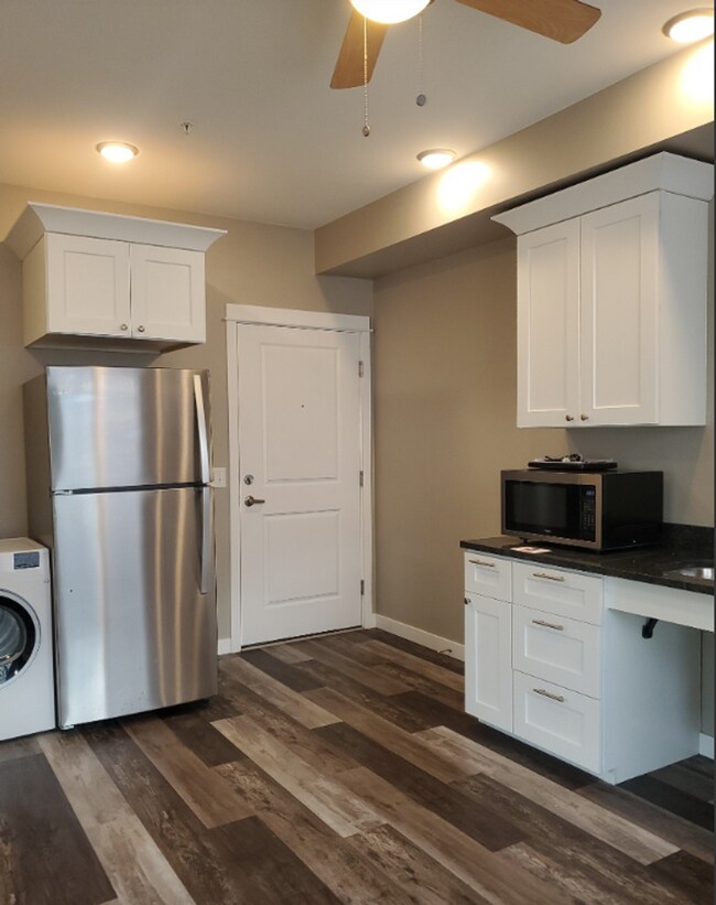 Building Photo - One Bedroom (Modified - ADA) near WWU Avai...