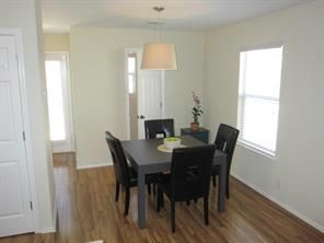 Building Photo - 504 Rolling Oak Dr