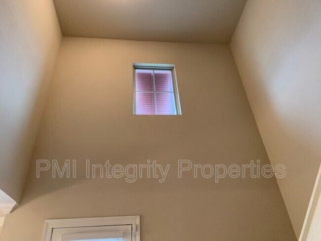 Building Photo - 315 Forest Grove Dr