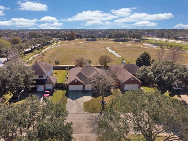 Building Photo - 14911 Englebrook Dr