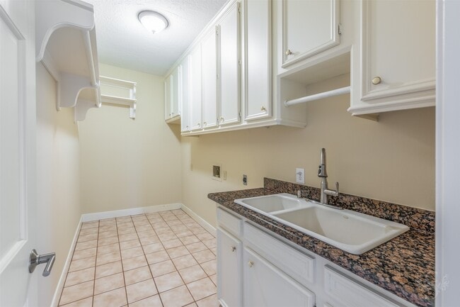 Building Photo - 32810 Waltham Crossing