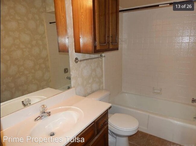 Building Photo - 3 br, 2 bath House - 301 W. Miami St.