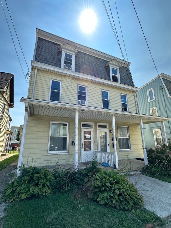 Building Photo - 404 4th St