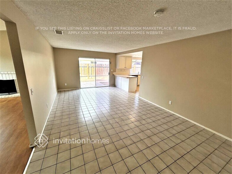 Building Photo - 12388 Via De Palmas Dr