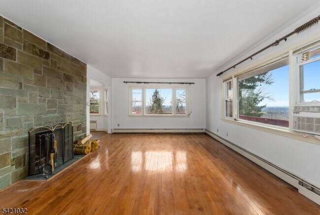 Building Photo - 145 Highview Terrace