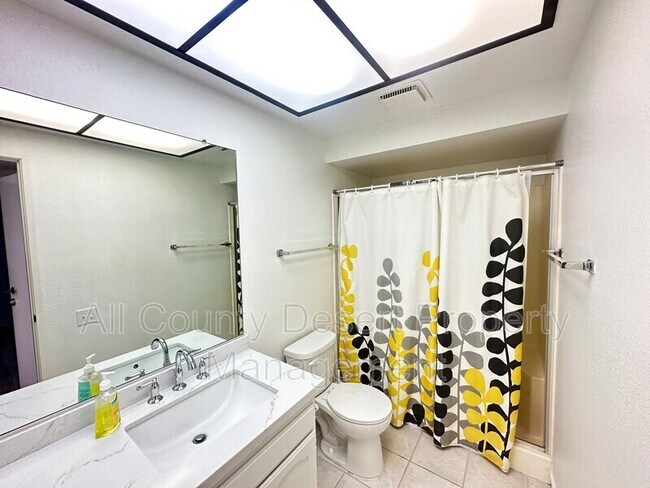 Building Photo - 1675 N Fairway Cir E