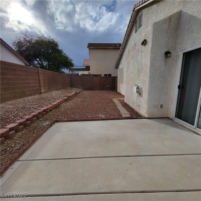 Building Photo - 8845 Winter Sky Ave