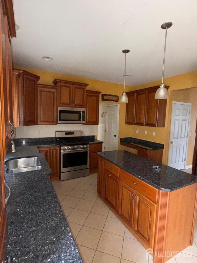 Building Photo - 105 Churchill Ave