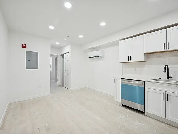 Building Photo - 52 N 52nd St