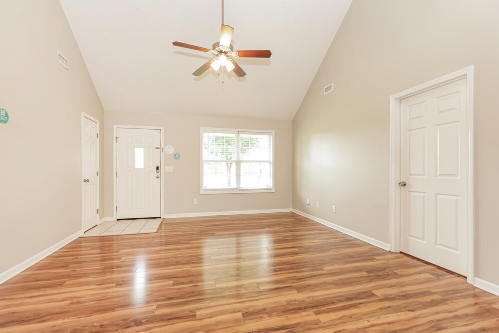 Building Photo - 9010 Lomond Dr