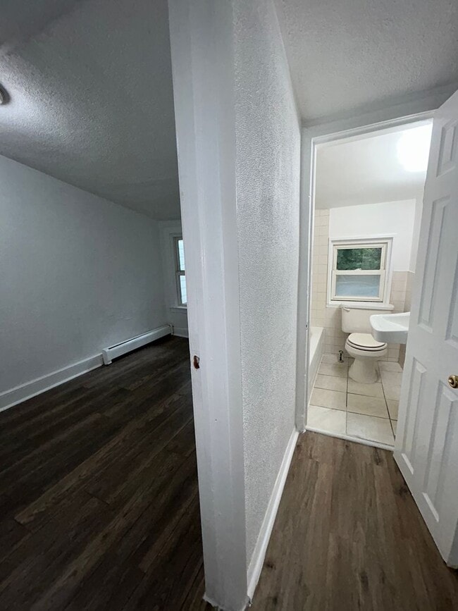 Building Photo - Schedule a showing NOW!