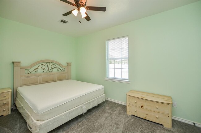 Building Photo - 239 Broadhurst Dr