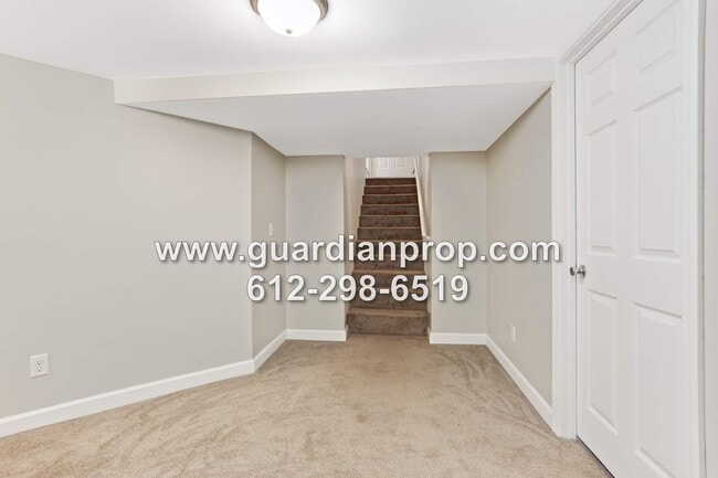 Building Photo - House Available August 1, HW Floors & Buil...