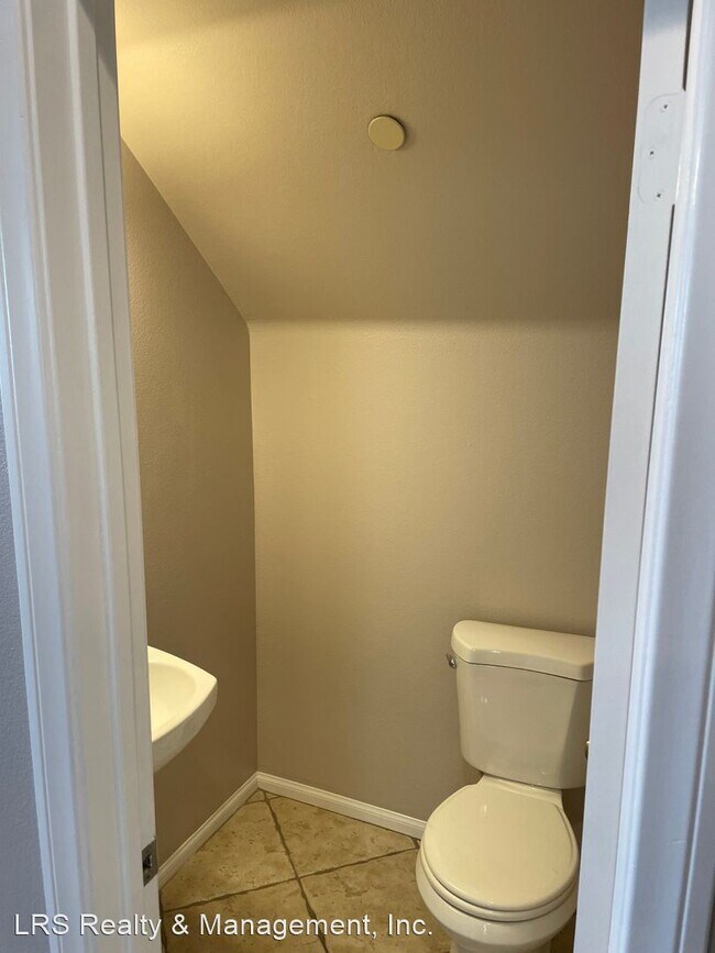 Building Photo - 3 br, 2.5 bath House - 246 Aurora Ave.