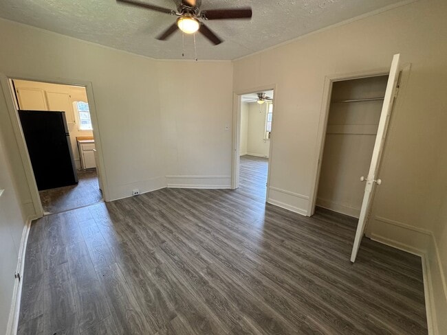 Building Photo - 1/1 House in Celanese- $850