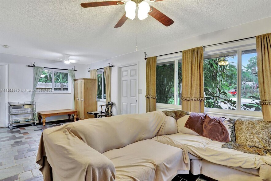 Building Photo - 1690 NE 34th Ln