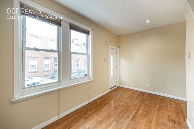 Building Photo - 2500 E Oakdale St