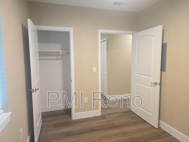 Building Photo - 452 Tracy Ln