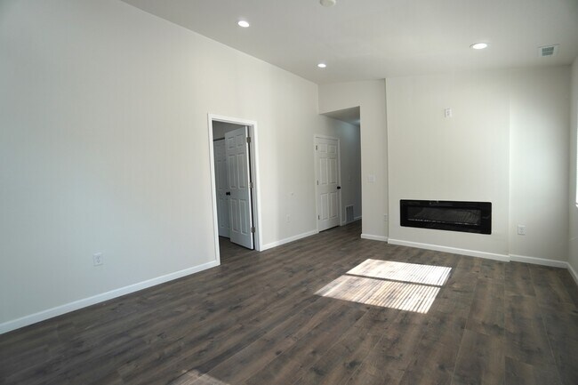 Building Photo - 5801 Juniper Ave
