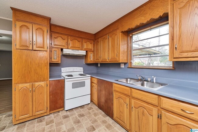 Building Photo - 236 Clifton St