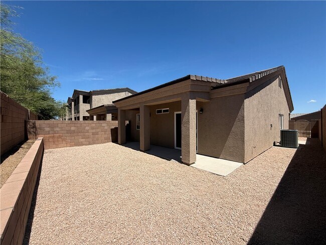 Building Photo - 3277 Tierra del Sol Dr