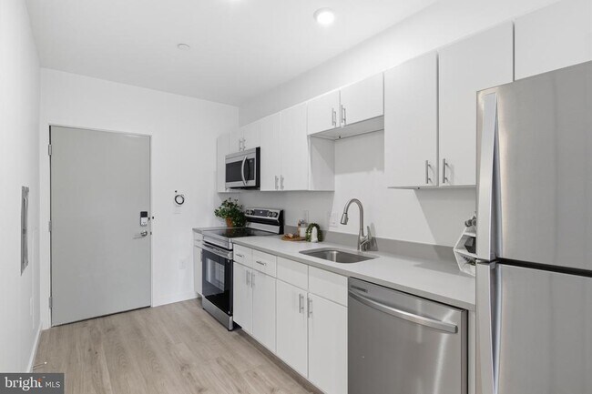 Building Photo - 915 N Broad St