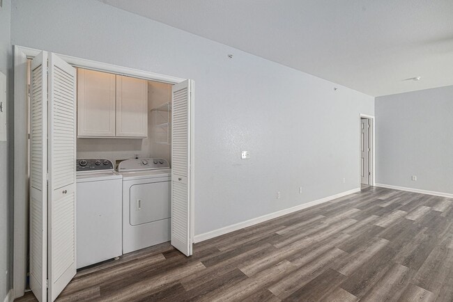 Building Photo - Spacious 2 bedroom home in the heart of Pa...