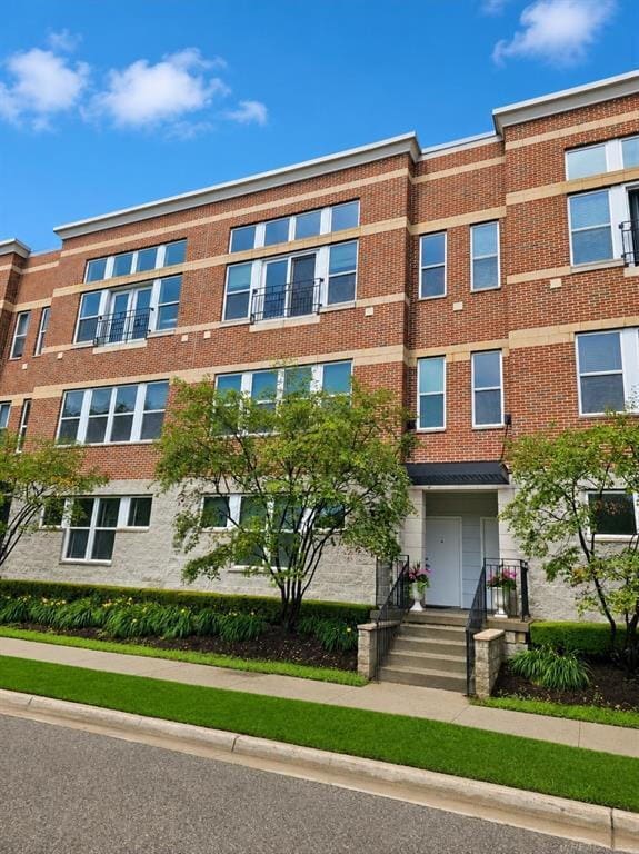 Building Photo - Downtown Mount Clemens Loft 2 Bedroom, 1 Bath Top Floor, Garage. Soaring 20-Foot Ceilings, Dramat...