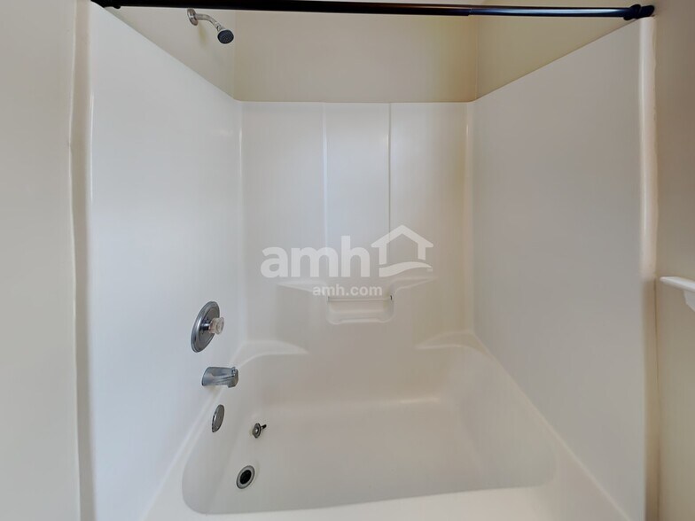 Building Photo - 3210 Revere Rd