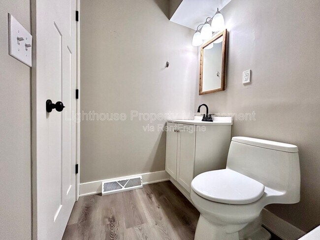 Building Photo - 818 Delray Ave SE