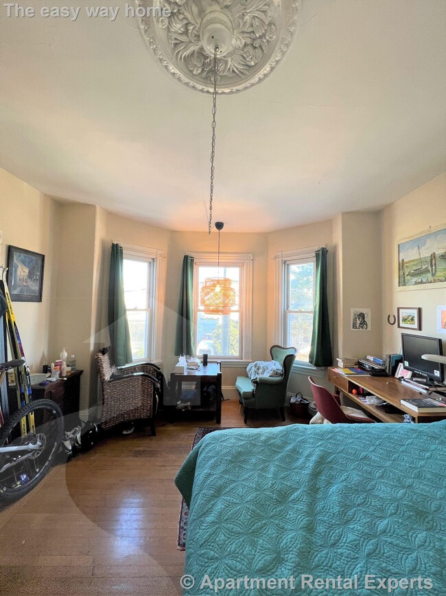 Building Photo - Porter Sq * 1.5 Baths * DW * Laundry + sto...