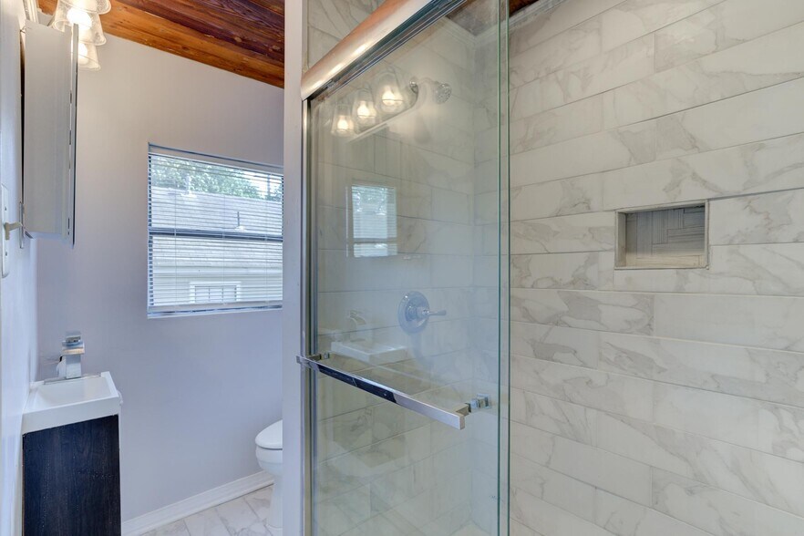 Bathroom - 3522 Stuart Rd