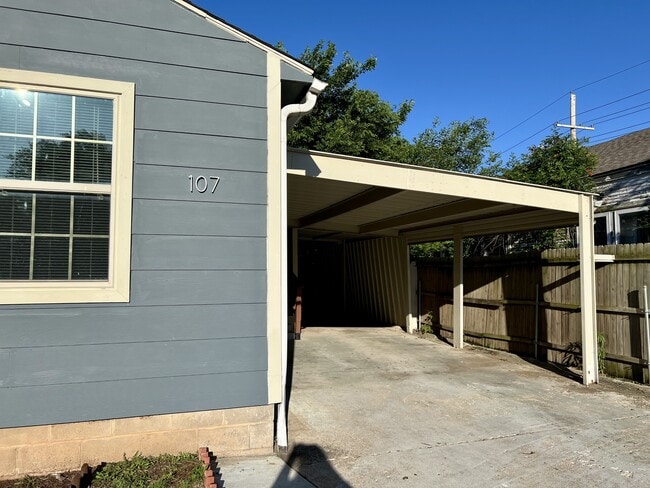Building Photo - 107 N Gillette Ave