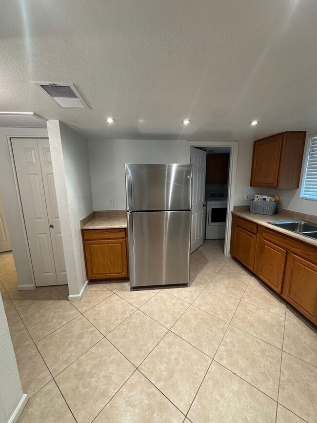 Building Photo - 2-Bedroom Condo in Prime Mesa Location!