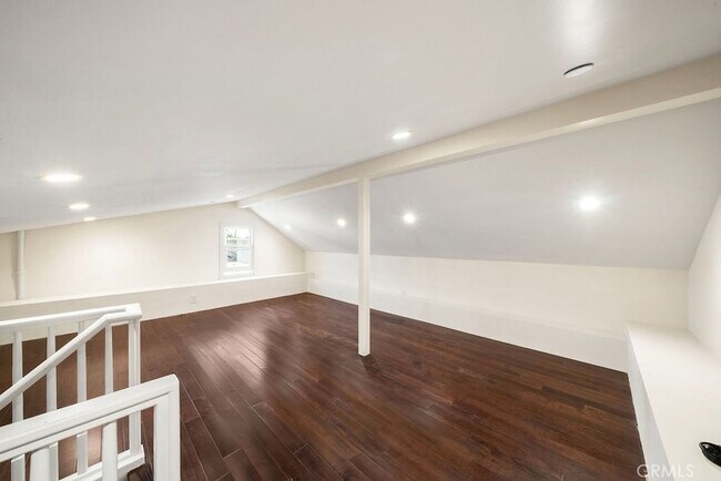 Building Photo - 376 Cliff Dr