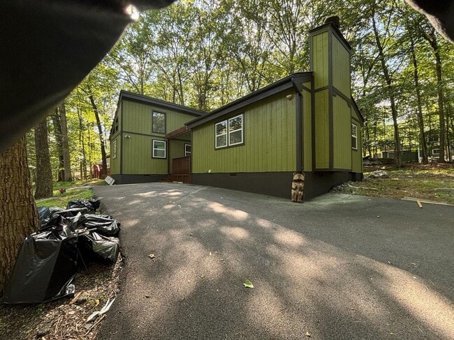 Primary Photo - Beautifully remodeled 3 bedroom home in an...