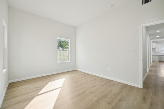 Building Photo - 301 Cartersville St