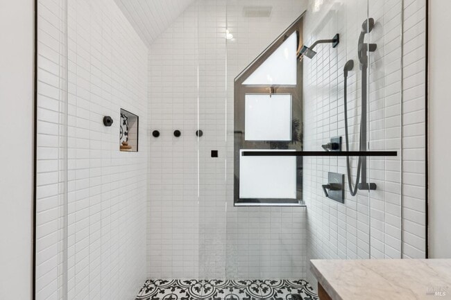 Building Photo - 93 Ashford Ave