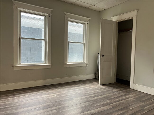 Building Photo - 272 Main St