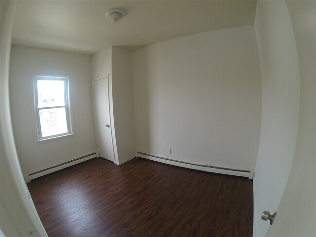 Building Photo - 46-48 E 17th St