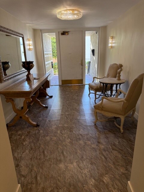 Building Photo - 434 S Canon Dr