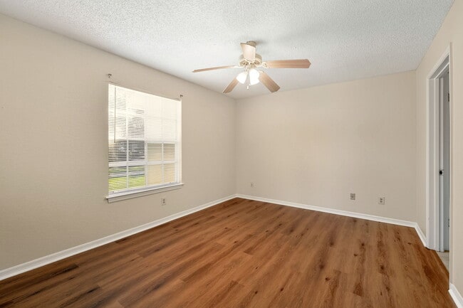 Building Photo - 1039 S Hiawassee Rd