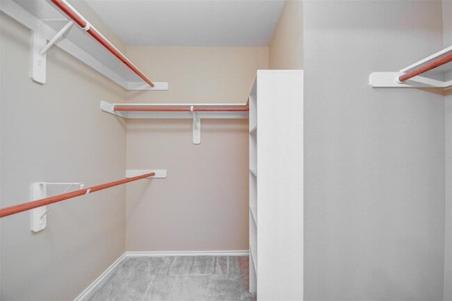 Building Photo - 5723 Vinemont Ln