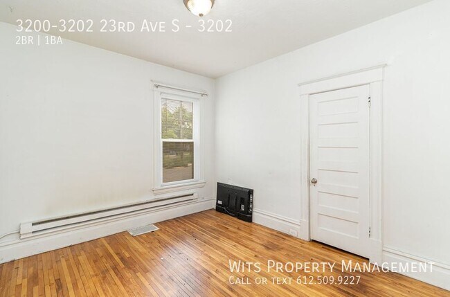 Building Photo - 3200-3202 23rd Ave S-3202