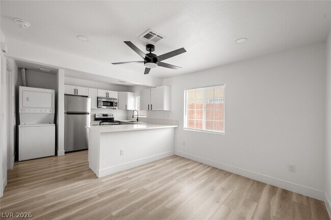 Building Photo - 623 N 10th St